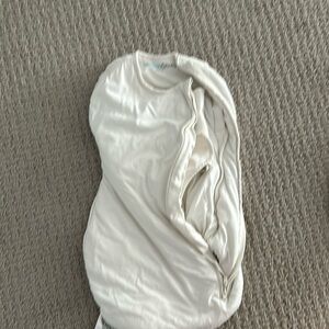 Happiest baby comforter snoo sleep sack - size small
